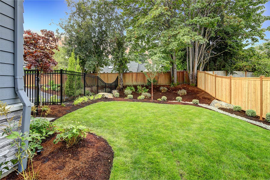 residential-property-backyard-with-green-grass-after-lawn-care-anderson-ca